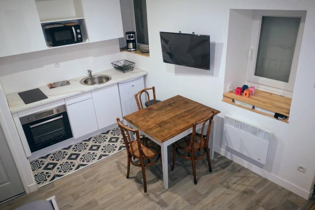 Maison De Village Meublee Avec Terrasse Donzère Zewnętrze zdjęcie