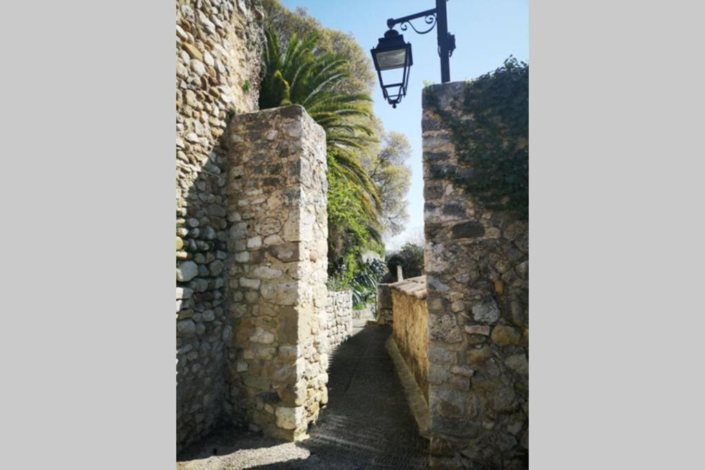 Maison De Village Meublee Avec Terrasse Donzère Zewnętrze zdjęcie