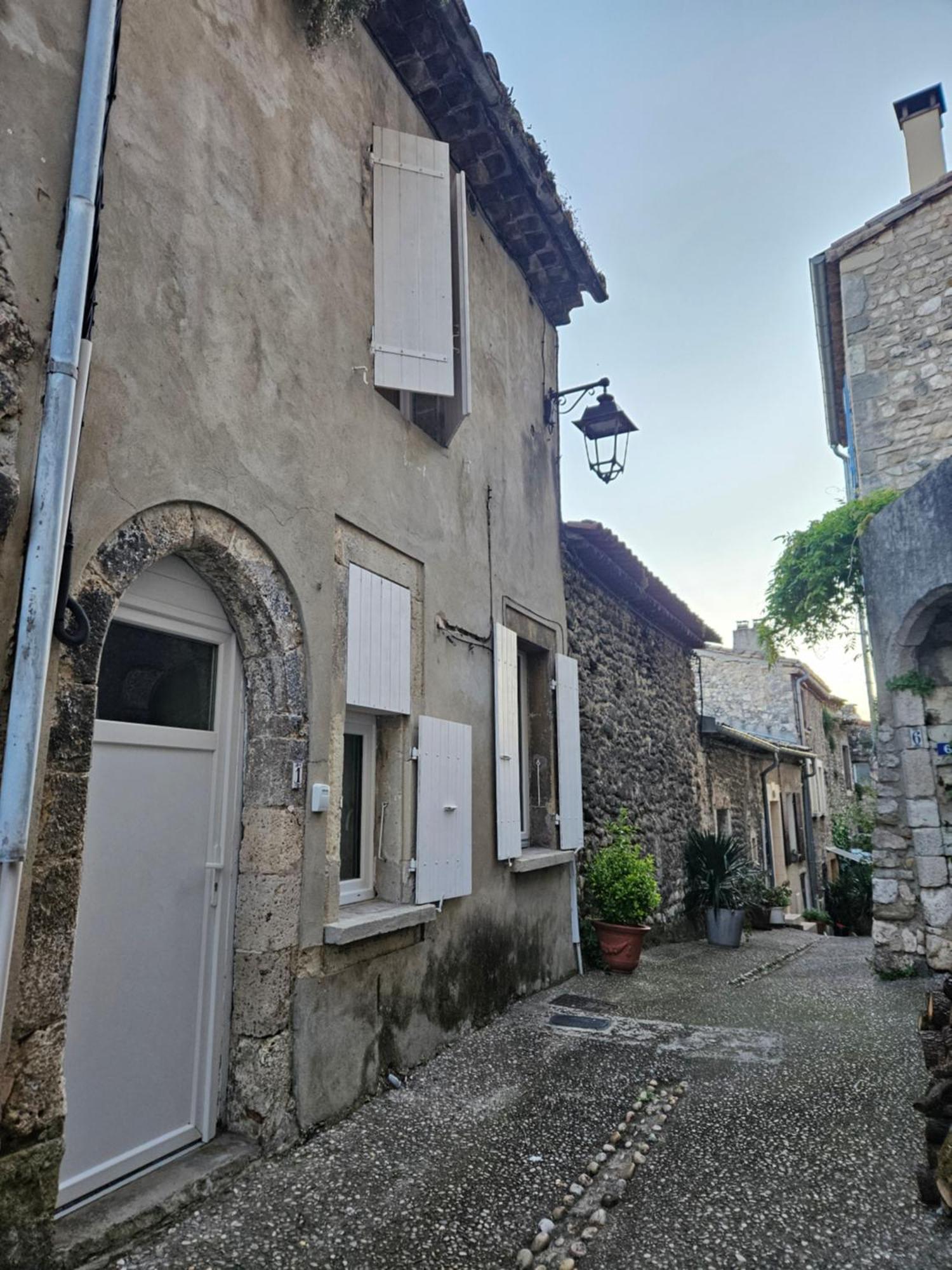 Maison De Village Meublee Avec Terrasse Donzère Zewnętrze zdjęcie